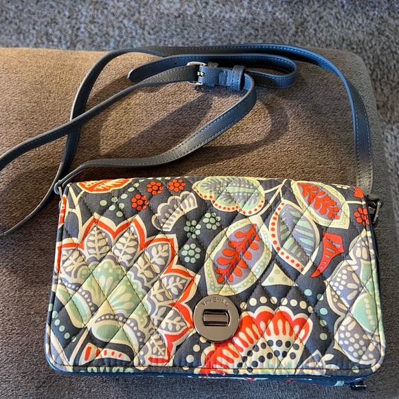 Vera Bradley Handbags - Vera Bradley new, never used messenger crossbody in retired print Nomadic Floral